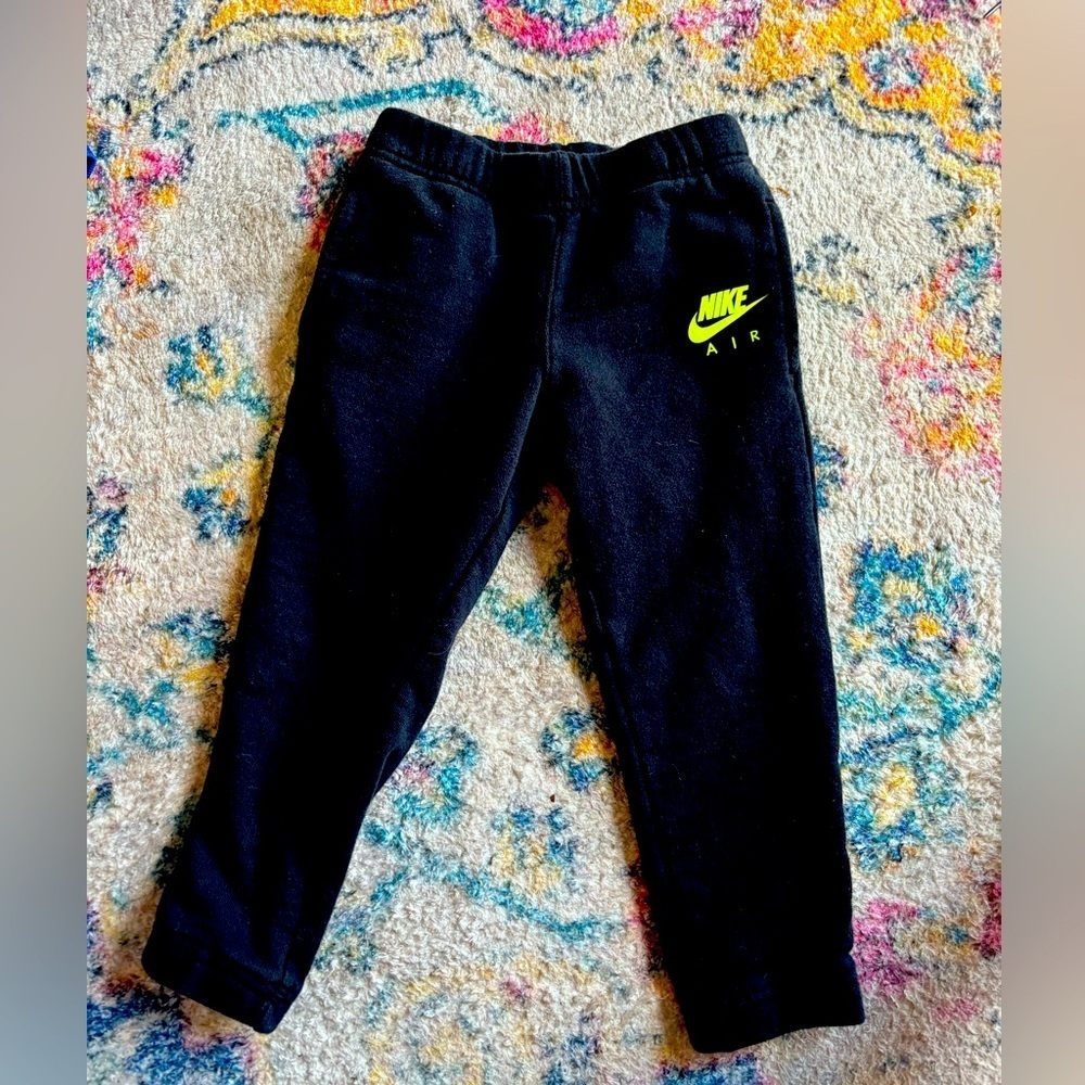 Nike Air Joggers Size 4